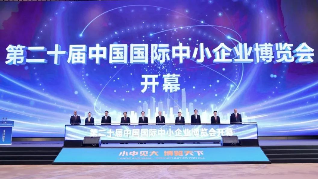 2025中博會，蔚建抹灰機器人展示智能建造硬實力