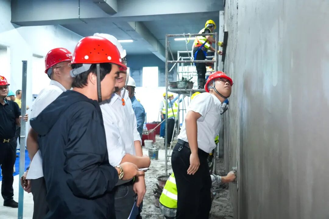 抹灰機器人vs傳統(tǒng)人工：江西建工“蔚建機器人&匠心手藝人技能大賽”在南京舉行(圖11)